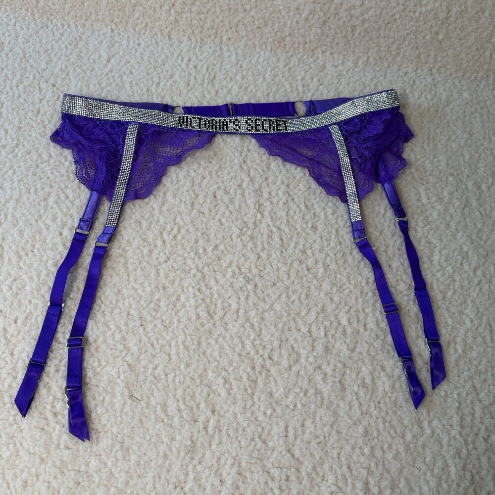 NWT VICTORIA'S SECRET VERY SEXY Rhinestone Strap Lace Garter Belt Size M/L